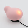 iroha MIDORI 撫子花色震動器充電中,LED 指示燈顯示