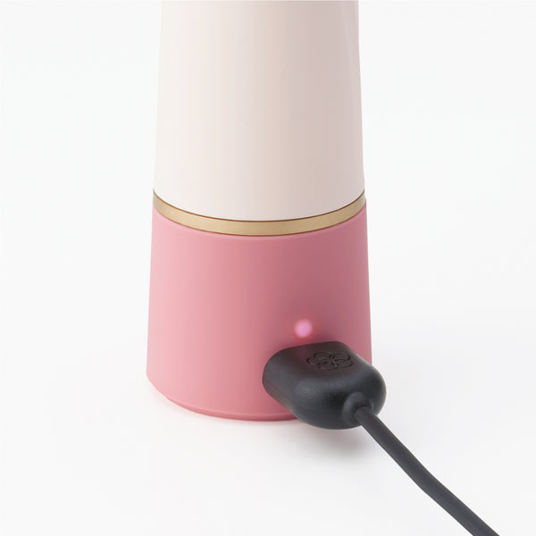 iroha RIN+ 充電狀態圖,採用 USB 充電設計,方便隨時補充電量