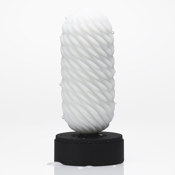 TENGA 3Dx FLOW 螺旋紋路飛機杯外觀展示圖,搭配專屬底座方便晾乾與收藏