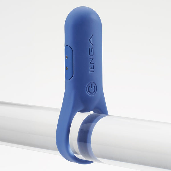 TENGA paiRING+ INDIGO 靛藍色情侶環佩戴示意