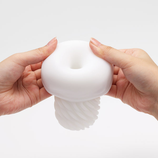 TENGA 3Dx FLOW 飛機杯可翻轉設計示範，大開口結構方便清洗與晾乾