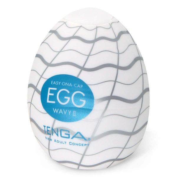 TENGA EGG WAVY II 飛機蛋 斜視角度展示，強調獨特的波浪紋路與輕巧蛋型設計，展現便攜性與創新外觀。