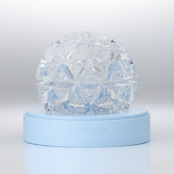 TENGA GEO GLACIER Renewal 冰河球飛機杯透明冰晶立體紋路球體與藍色乾燥底座展示
