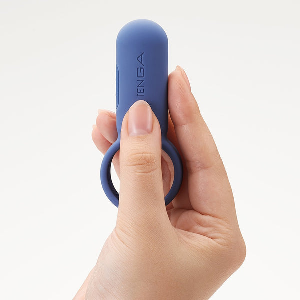 手持 TENGA paiRING INDIGO 靛藍色情侶環